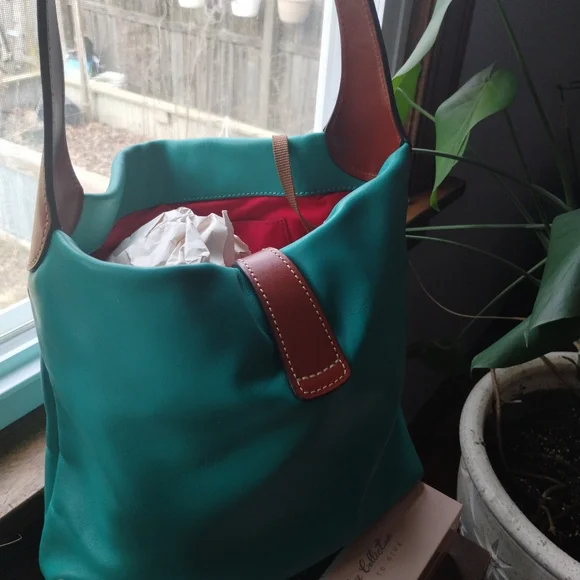 Dooney and Bourke Logo Lock Shoulder Bag Purse Smooth European Leather - Picture 7 of 17